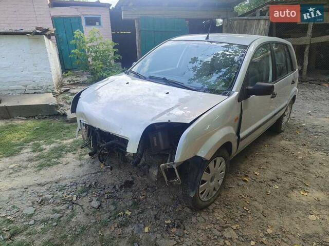 Форд Фьюжн 2004 в Теплике на Automoto.ua Серый Форд Фьюжн, объемом двигателя 1.39 л и пробегом 220 тыс. км за 1800 $, фото 2 на Automoto.ua