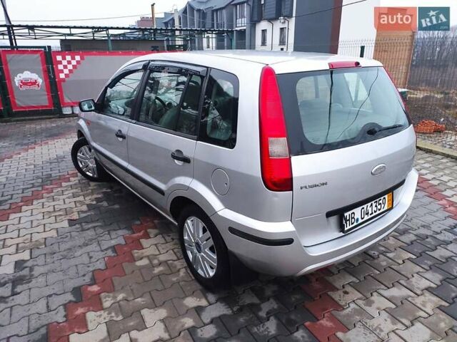 Серый Форд Фьюжн, объемом двигателя 1.6 л и пробегом 238 тыс. км за 4450 $, фото 6 на Automoto.ua