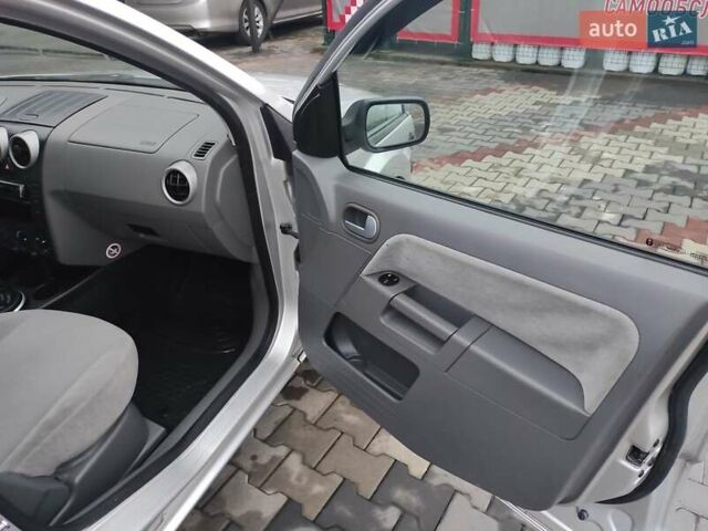 Серый Форд Фьюжн, объемом двигателя 1.6 л и пробегом 238 тыс. км за 4450 $, фото 22 на Automoto.ua