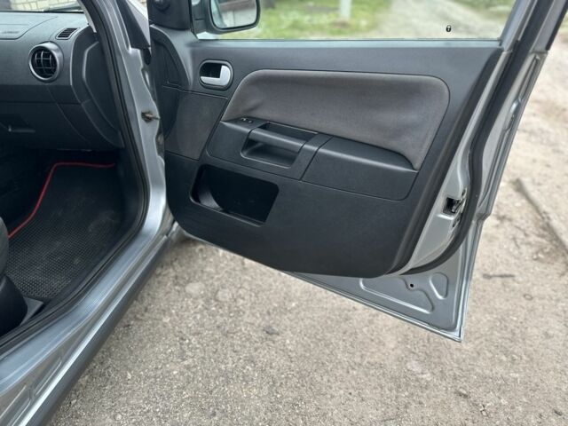 Сірий Форд Фьюжен, об'ємом двигуна 1.4 л та пробігом 237 тис. км за 3950 $, фото 16 на Automoto.ua