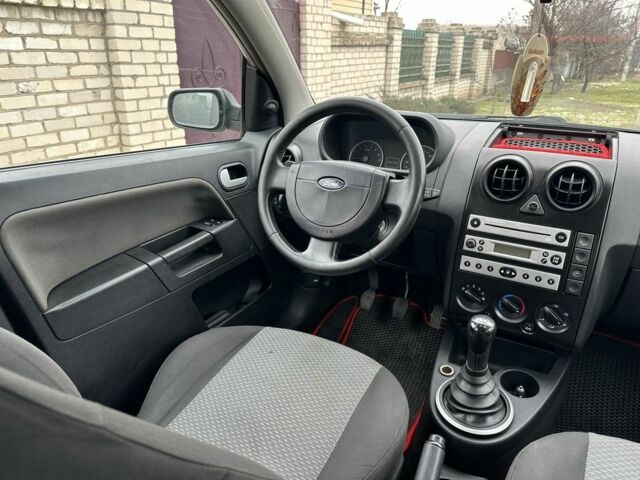 Сірий Форд Фьюжен, об'ємом двигуна 1.4 л та пробігом 237 тис. км за 3950 $, фото 10 на Automoto.ua