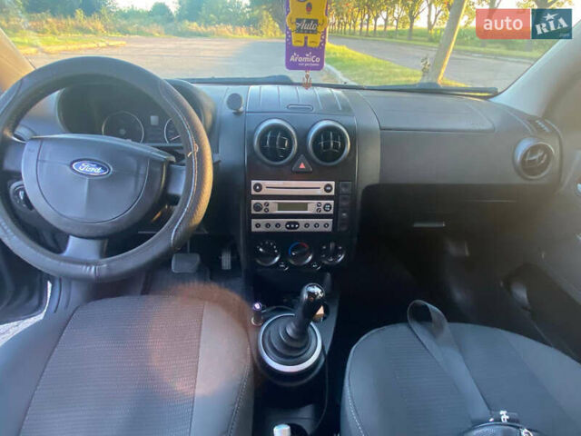 Серый Форд Фьюжн, объемом двигателя 1.4 л и пробегом 226 тыс. км за 4200 $, фото 6 на Automoto.ua