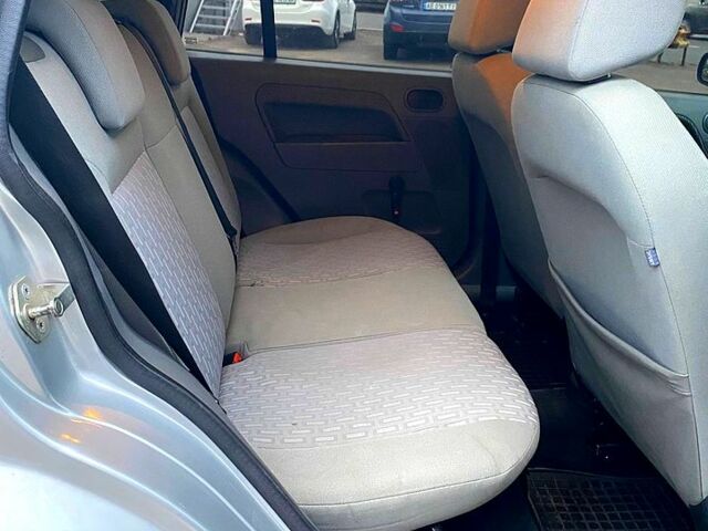 Серый Форд Фьюжн, объемом двигателя 1.4 л и пробегом 245 тыс. км за 6000 $, фото 4 на Automoto.ua