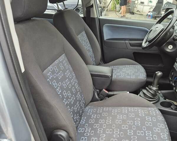 Серый Форд Фьюжн, объемом двигателя 1.4 л и пробегом 229 тыс. км за 4900 $, фото 12 на Automoto.ua