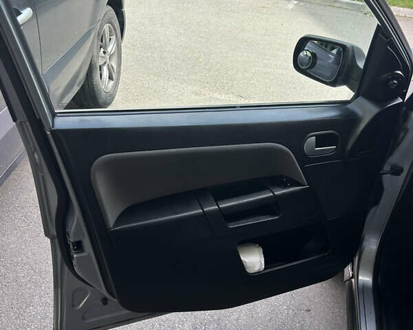 Сірий Форд Фьюжен, об'ємом двигуна 1.39 л та пробігом 216 тис. км за 5000 $, фото 35 на Automoto.ua