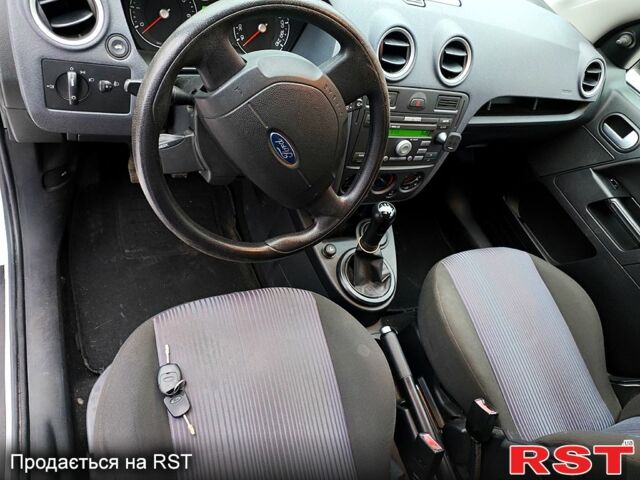 Серый Форд Фьюжн, объемом двигателя 1.2 л и пробегом 200 тыс. км за 3700 $, фото 4 на Automoto.ua