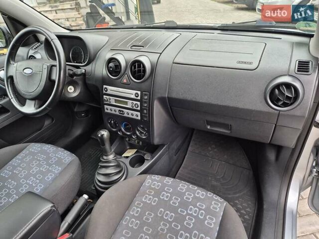 Серый Форд Фьюжн, объемом двигателя 1.4 л и пробегом 229 тыс. км за 4900 $, фото 13 на Automoto.ua