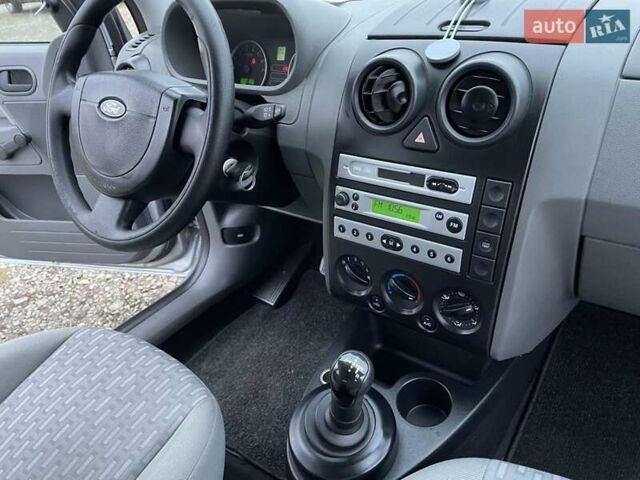 Сірий Форд Фьюжен, об'ємом двигуна 1.4 л та пробігом 118 тис. км за 4999 $, фото 16 на Automoto.ua