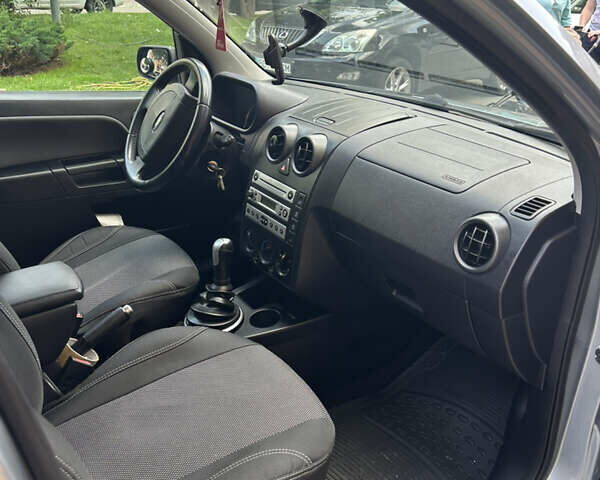 Сірий Форд Фьюжен, об'ємом двигуна 1.39 л та пробігом 216 тис. км за 5000 $, фото 7 на Automoto.ua