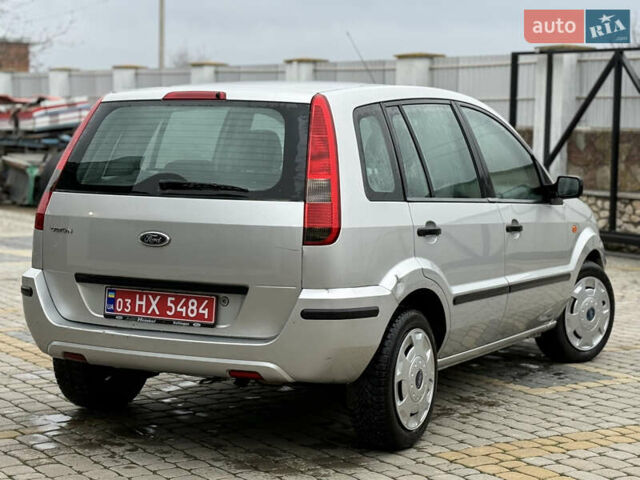 Сірий Форд Фьюжен, об'ємом двигуна 1.6 л та пробігом 120 тис. км за 5450 $, фото 9 на Automoto.ua