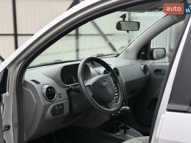 Сірий Форд Фьюжен, об'ємом двигуна 1.6 л та пробігом 120 тис. км за 5450 $, фото 16 на Automoto.ua