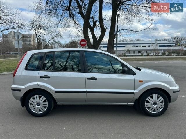 Серый Форд Фьюжн, объемом двигателя 1.6 л и пробегом 220 тыс. км за 4300 $, фото 6 на Automoto.ua