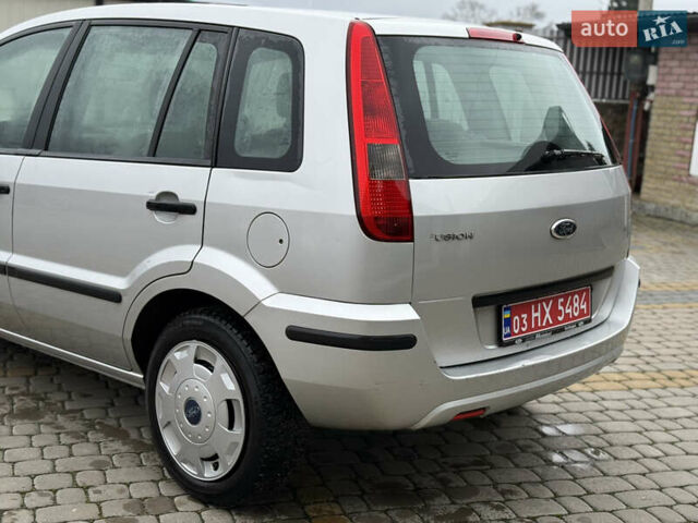 Сірий Форд Фьюжен, об'ємом двигуна 1.6 л та пробігом 120 тис. км за 5450 $, фото 8 на Automoto.ua