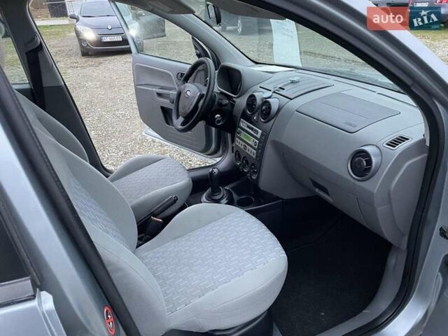 Серый Форд Фьюжн, объемом двигателя 1.4 л и пробегом 118 тыс. км за 5450 $, фото 6 на Automoto.ua