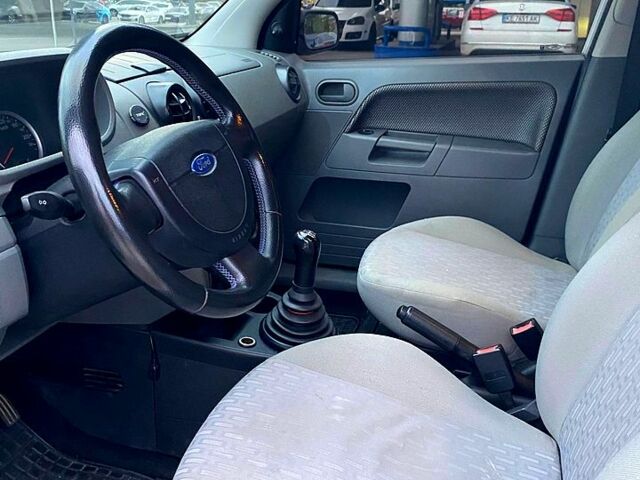 Серый Форд Фьюжн, объемом двигателя 1.4 л и пробегом 245 тыс. км за 6000 $, фото 5 на Automoto.ua