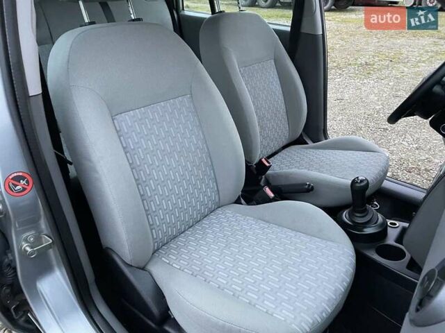 Серый Форд Фьюжн, объемом двигателя 1.4 л и пробегом 118 тыс. км за 5450 $, фото 10 на Automoto.ua