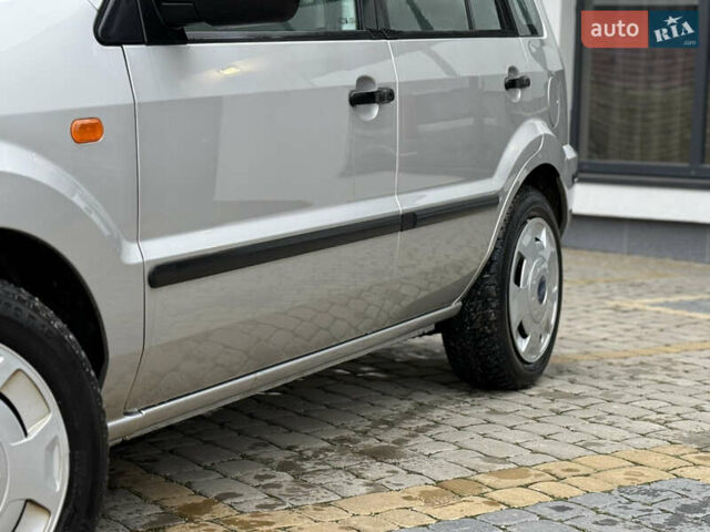 Сірий Форд Фьюжен, об'ємом двигуна 1.6 л та пробігом 120 тис. км за 5450 $, фото 5 на Automoto.ua