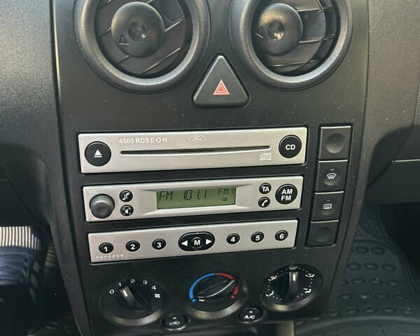 Сірий Форд Фьюжен, об'ємом двигуна 1.39 л та пробігом 216 тис. км за 5000 $, фото 21 на Automoto.ua