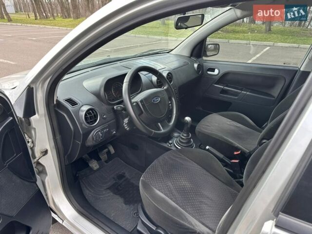 Серый Форд Фьюжн, объемом двигателя 1.6 л и пробегом 220 тыс. км за 4300 $, фото 9 на Automoto.ua