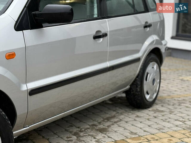 Сірий Форд Фьюжен, об'ємом двигуна 1.6 л та пробігом 120 тис. км за 5450 $, фото 4 на Automoto.ua