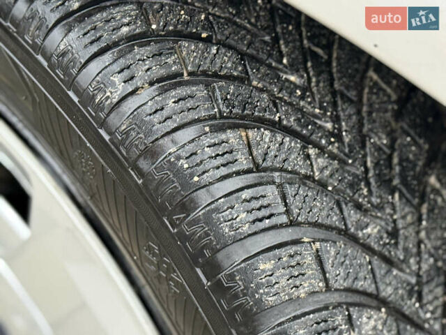 Сірий Форд Фьюжен, об'ємом двигуна 1.6 л та пробігом 120 тис. км за 5450 $, фото 12 на Automoto.ua