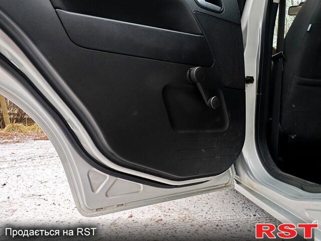 Серый Форд Фьюжн, объемом двигателя 1.2 л и пробегом 200 тыс. км за 3700 $, фото 6 на Automoto.ua