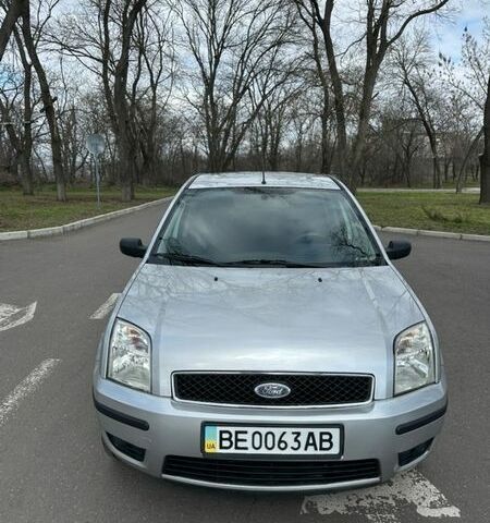 Серый Форд Фьюжн, объемом двигателя 1.6 л и пробегом 220 тыс. км за 4300 $, фото 2 на Automoto.ua