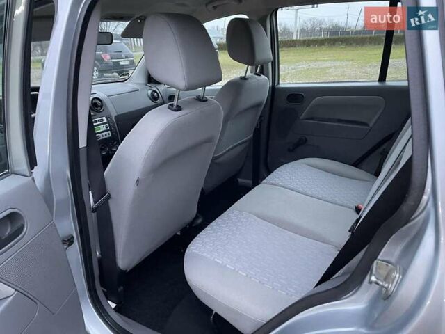 Серый Форд Фьюжн, объемом двигателя 1.4 л и пробегом 118 тыс. км за 5450 $, фото 7 на Automoto.ua