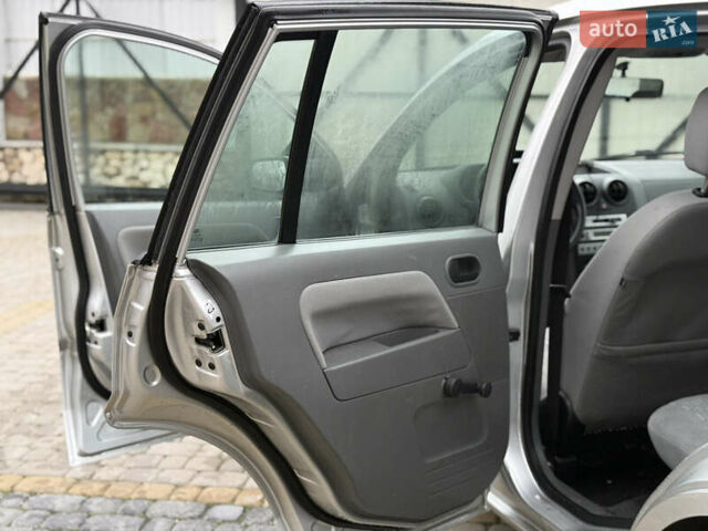 Сірий Форд Фьюжен, об'ємом двигуна 1.6 л та пробігом 120 тис. км за 5450 $, фото 19 на Automoto.ua