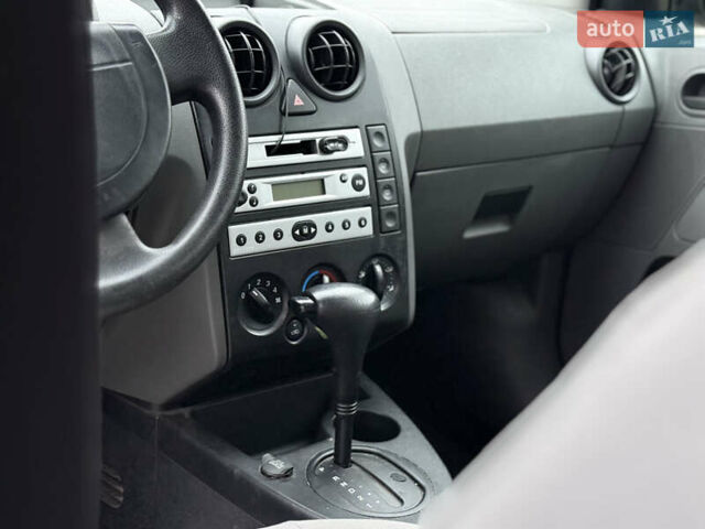 Сірий Форд Фьюжен, об'ємом двигуна 1.6 л та пробігом 120 тис. км за 5450 $, фото 20 на Automoto.ua