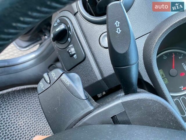 Серый Форд Фьюжн, объемом двигателя 1.6 л и пробегом 210 тыс. км за 5600 $, фото 22 на Automoto.ua
