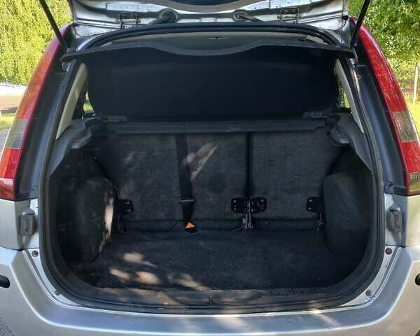 Серый Форд Фьюжн, объемом двигателя 1.6 л и пробегом 135 тыс. км за 2999 $, фото 7 на Automoto.ua