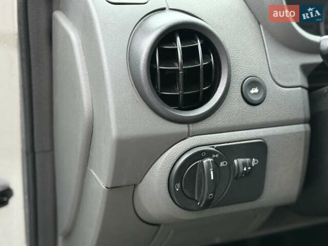Сірий Форд Фьюжен, об'ємом двигуна 1.6 л та пробігом 120 тис. км за 5450 $, фото 18 на Automoto.ua