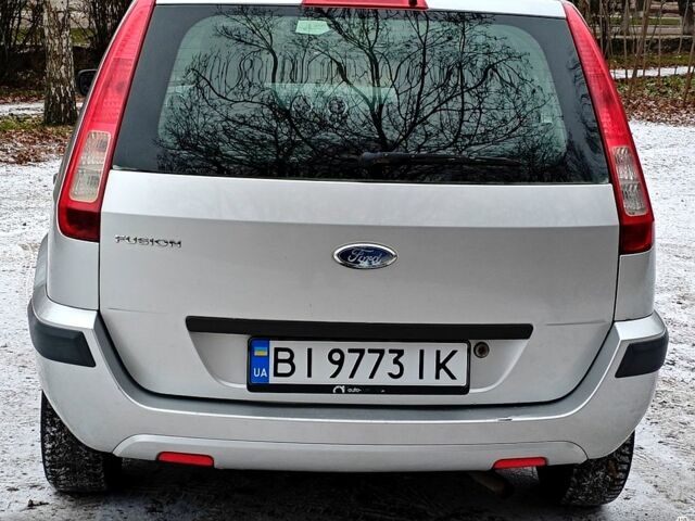 Серый Форд Фьюжн, объемом двигателя 1.2 л и пробегом 200 тыс. км за 3700 $, фото 2 на Automoto.ua