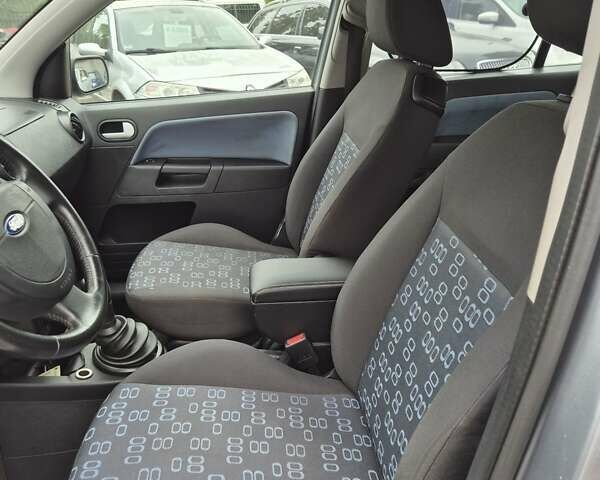 Серый Форд Фьюжн, объемом двигателя 1.4 л и пробегом 229 тыс. км за 4900 $, фото 8 на Automoto.ua