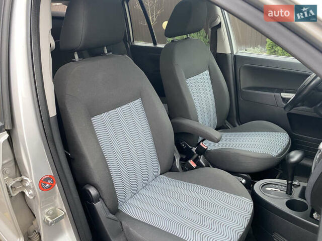 Сірий Форд Фьюжен, об'ємом двигуна 1.6 л та пробігом 185 тис. км за 6500 $, фото 16 на Automoto.ua