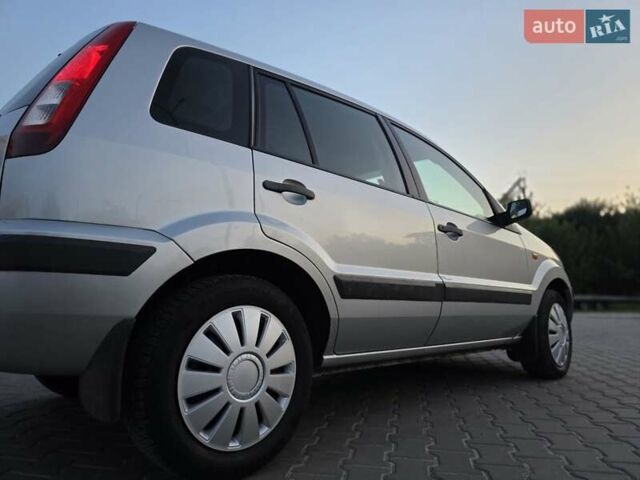 Серый Форд Фьюжн, объемом двигателя 1.2 л и пробегом 160 тыс. км за 4350 $, фото 13 на Automoto.ua