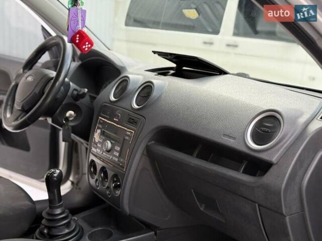 Серый Форд Фьюжн, объемом двигателя 1.4 л и пробегом 251 тыс. км за 3850 $, фото 13 на Automoto.ua