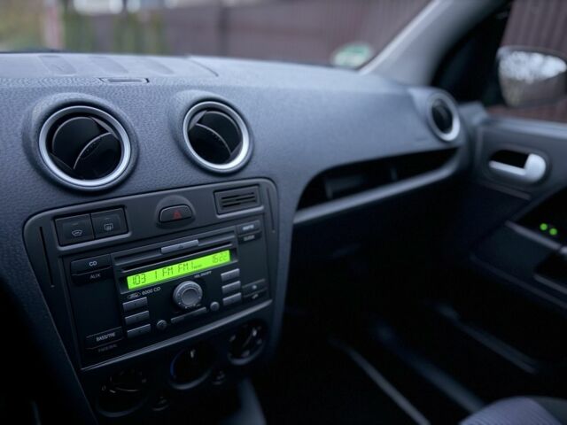 Сірий Форд Фьюжен, об'ємом двигуна 1.4 л та пробігом 173 тис. км за 5500 $, фото 11 на Automoto.ua