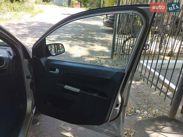 Сірий Форд Фьюжен, об'ємом двигуна 1.6 л та пробігом 237 тис. км за 5300 $, фото 33 на Automoto.ua