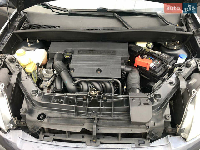 Серый Форд Фьюжн, объемом двигателя 1.6 л и пробегом 149 тыс. км за 5399 $, фото 17 на Automoto.ua