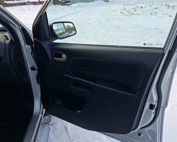 Сірий Форд Фьюжен, об'ємом двигуна 1.39 л та пробігом 77 тис. км за 5300 $, фото 8 на Automoto.ua