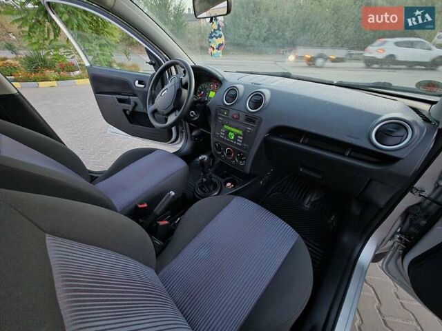 Серый Форд Фьюжн, объемом двигателя 1.2 л и пробегом 160 тыс. км за 4350 $, фото 19 на Automoto.ua