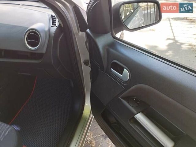 Сірий Форд Фьюжен, об'ємом двигуна 1.6 л та пробігом 237 тис. км за 5300 $, фото 32 на Automoto.ua