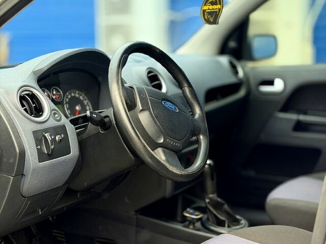 Серый Форд Фьюжн, объемом двигателя 1.2 л и пробегом 200 тыс. км за 4999 $, фото 6 на Automoto.ua