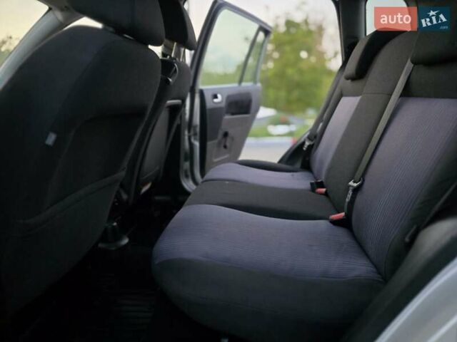 Серый Форд Фьюжн, объемом двигателя 1.2 л и пробегом 160 тыс. км за 4350 $, фото 21 на Automoto.ua