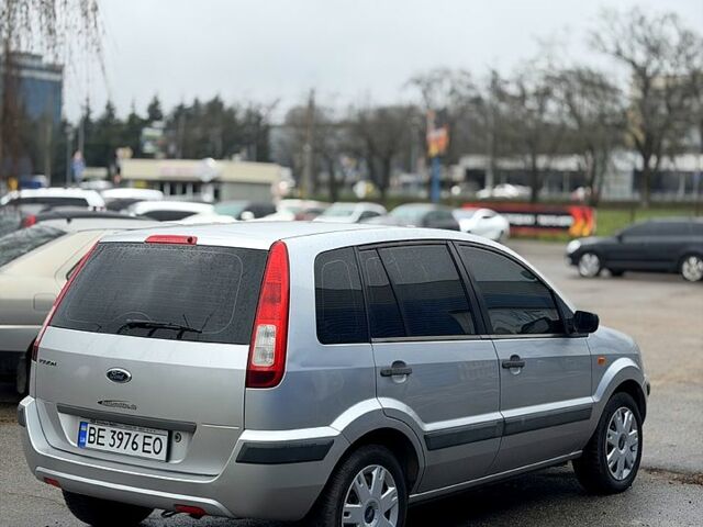 Серый Форд Фьюжн, объемом двигателя 1.2 л и пробегом 200 тыс. км за 4999 $, фото 5 на Automoto.ua