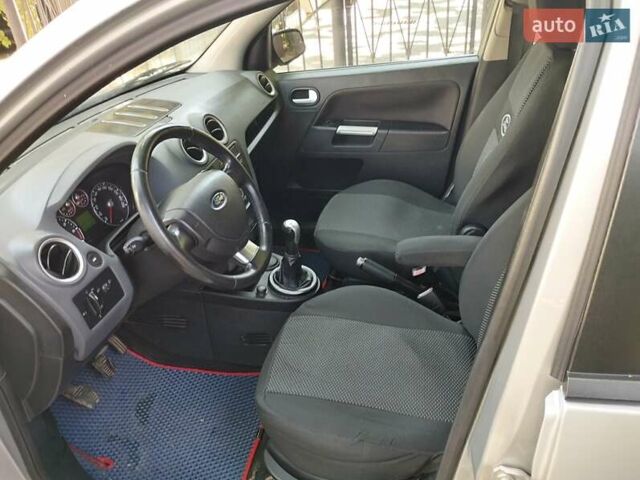 Сірий Форд Фьюжен, об'ємом двигуна 1.6 л та пробігом 237 тис. км за 5300 $, фото 24 на Automoto.ua