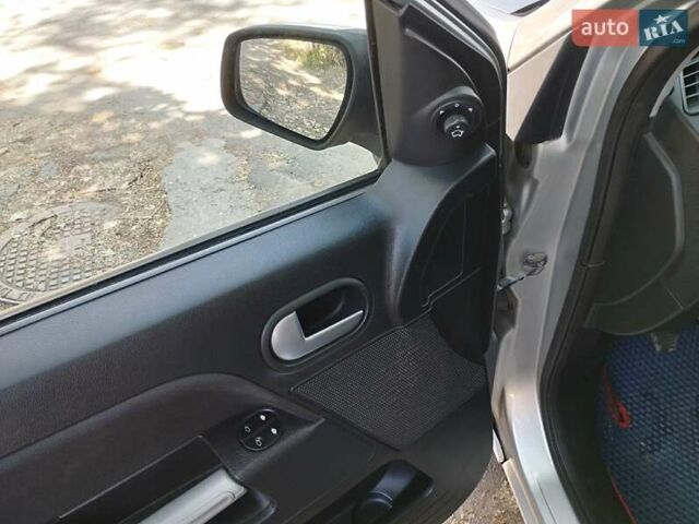 Сірий Форд Фьюжен, об'ємом двигуна 1.6 л та пробігом 237 тис. км за 5300 $, фото 16 на Automoto.ua