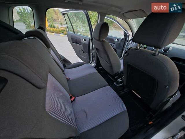 Серый Форд Фьюжн, объемом двигателя 1.2 л и пробегом 160 тыс. км за 4350 $, фото 25 на Automoto.ua